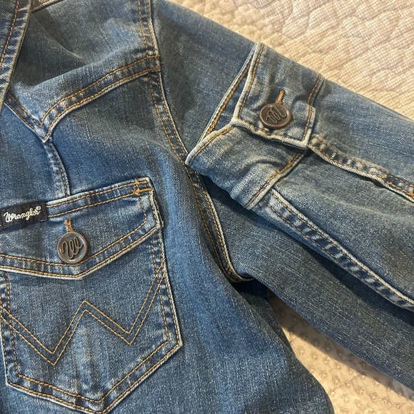 Wrangler Women's Classic Indigo Jean Jacket - Picture 8 of 9